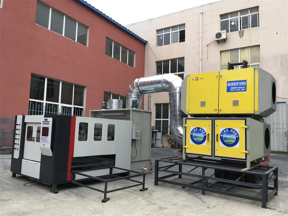 事事達(dá)智能視覺噴漆機.jpg 事事達(dá)智能視覺噴漆機.jpg